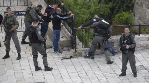 استشهاد شاب فلسطيني بالبلدة القديمة بالقدس على أيدي جنود إسرائيليين بزعم تنفيذ عملية طعن