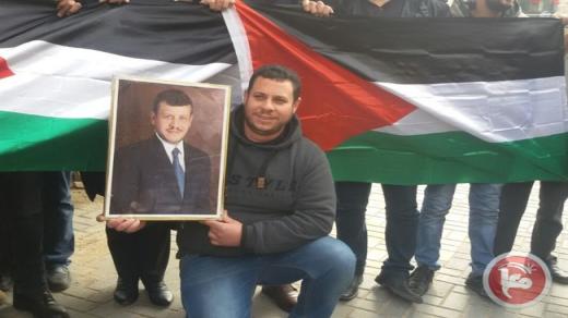 وقفه تضامنية بمدينة نابلس من أجل التضامن مع الاردن