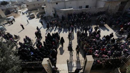 تقرير أممي يكشف نزوح عشرات الآلاف من السوريين من مناطق المعارك مع تنظيم الدولة في شمال سوريا