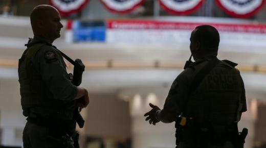 السلطات الأمريكية تعتقل جميع اللاجئين عقب وصولهم جوا للولايات المتحدة الأمريكية