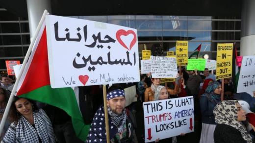 المواطنيين العراقيين خارج الحظر الأمريكي الذي فرضه الرئيس الأمريكي دونالد ترامب