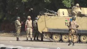 مقتل ضابط رفيع بالشرطة المصرية وإصابة آخرين في تفجير آليتين عسكريتين بسيناء