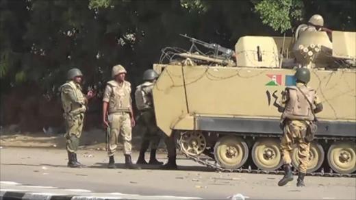 مقتل ضابط رفيع بالشرطة المصرية وإصابة آخرين في تفجير آليتين عسكريتين بسيناء