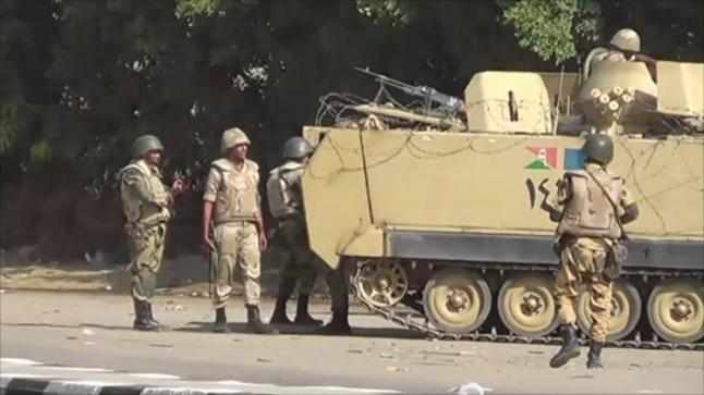 مقتل ضابط رفيع بالشرطة المصرية وإصابة آخرين في تفجير آليتين عسكريتين بسيناء