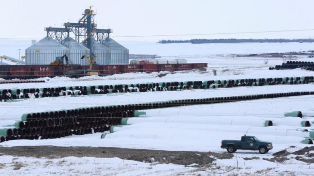 ترامب يخالف سلفه السابق باراك أوباما ويوافق على انشاء الخط أنابيب النفط مع كندا