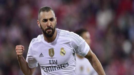 ثلاث أسباب تدفع ريال مدريد لفتح باب الرحيل لكريم بنزيما