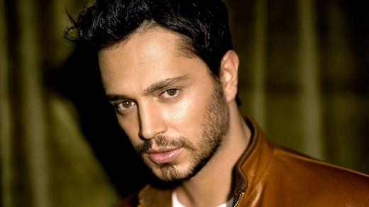 مراد بوز يصدم جمهورة بعد تصريحه بخوص مشاهد حبيبته اسلي أنفر الرومنسية