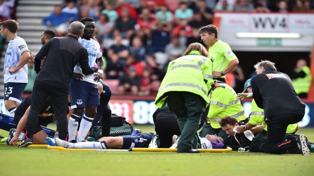 كسر في الجمجمة يتسبب في ابعاد كين مدافع ايفرتون