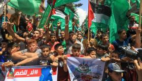 “دولة الإمارات” تثير حالة من الجدل بعد قرار تطبيع العلاقات مع إسرائيل.. ترحيب دولي وعربي بقرار الإمارات وفلسطين ترفض وتطالب بوقف فوري للقرار