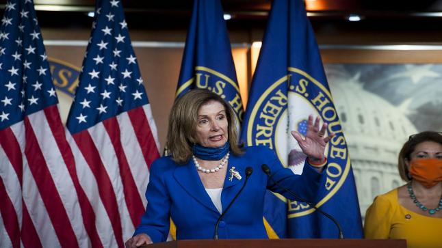 نانسي بيلوسي تتوعد اعضاء مجلس النواب الغير ملتزمين بوضع الكمامات