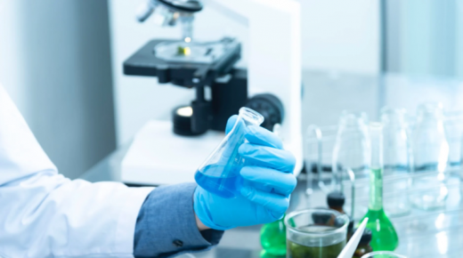 بيل جيتس ينتقد سياسة الولايات المتحدة في التعامل مع فيروس كورونا