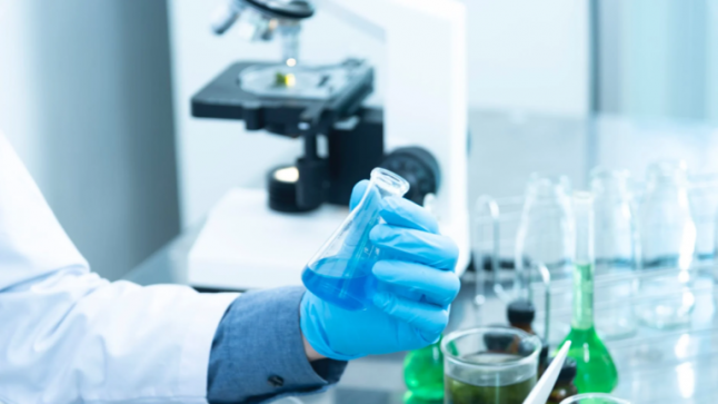 بيل جيتس ينتقد سياسة الولايات المتحدة في التعامل مع فيروس كورونا