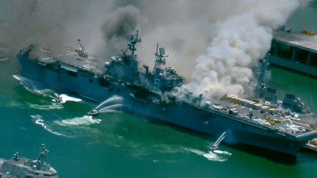 انتشال جثث ضحايا جنود البحرية الأمريكية