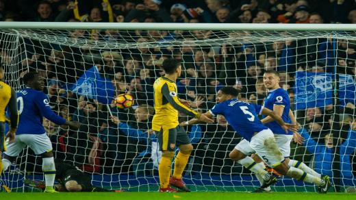 اوزيل يستفز مشجعين المدفجية بسبب الخسارة التي تلقاها فريقه ضد إيفرتون