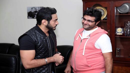 الخلافات تشتعل بين وليد منصور ومحمد رمضان بسبب الإيرادات