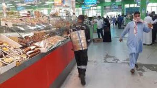 إعادة تأهيل صالات بيع الخضراوات والفواكه بالسوق المركزي في الكعكة