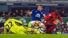 لاعبون ليفربول يحققون العلامة الكاملة ضد إيفرتون خلال الدقائق الأخيرة من الوقت البدل ضائع