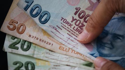 استمرار الليرة التركية في الهبوط وتركيا تتوعد بالانتقام