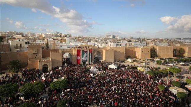 التوانسة يتدفقون علي مسقط رأس الزواري