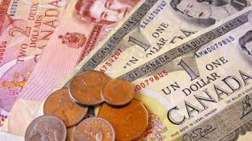 انخفاض كبير يلحق سعر الدولار الكندي بعد قطع العلاقات مع السعودية