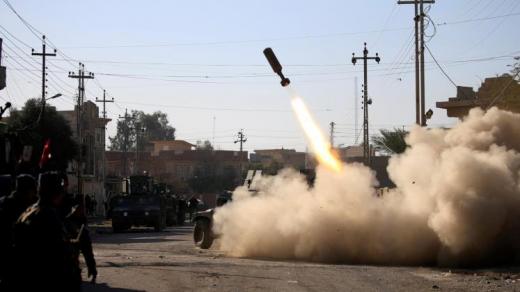 القوات العراقية تواصل تقدمها بالموصل وتسيطر علي مباني حكومية