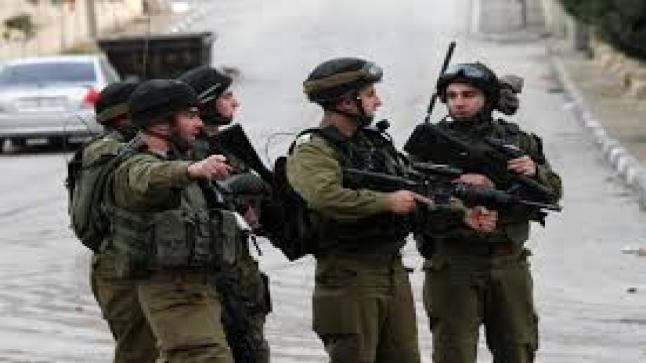 إسرائيل تواصل الإنتهاكات بحق الفلسطينين في الضفة بإعتقال أكثر من ٢٠ شخص