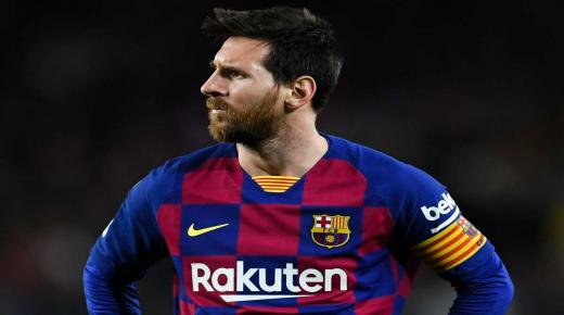 ميسي يتدخل ويمنع برشلونة من التعاقد مع لاعبين في وسط الميدان